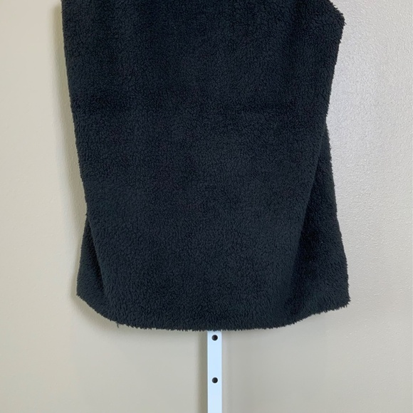 FAVLUX Fuzzy Sherpa Open Hooded Vest - Picture 15 of 16
